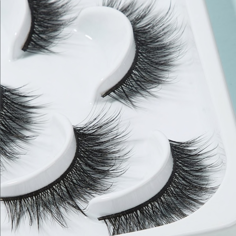 Lashes - Picture 2 of 3